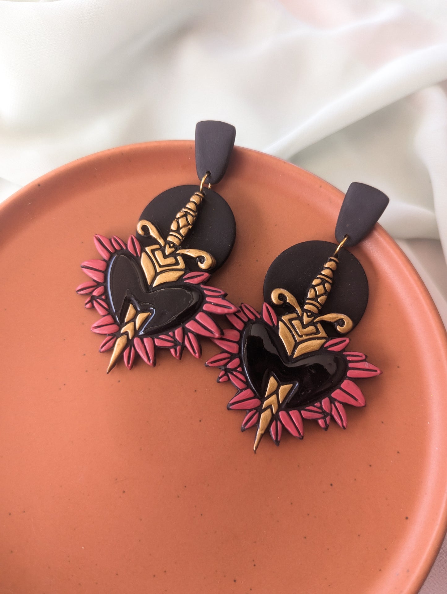 Heart & Dagger - Traditional Gold - Glossy