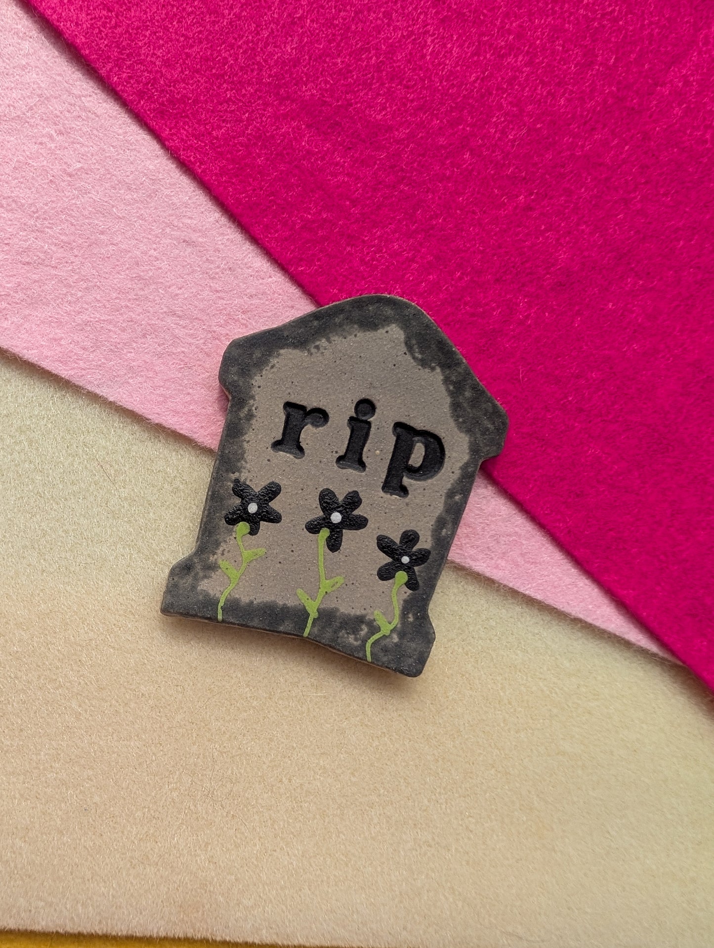 Magnet - RIP Black Flowers - Stoneware