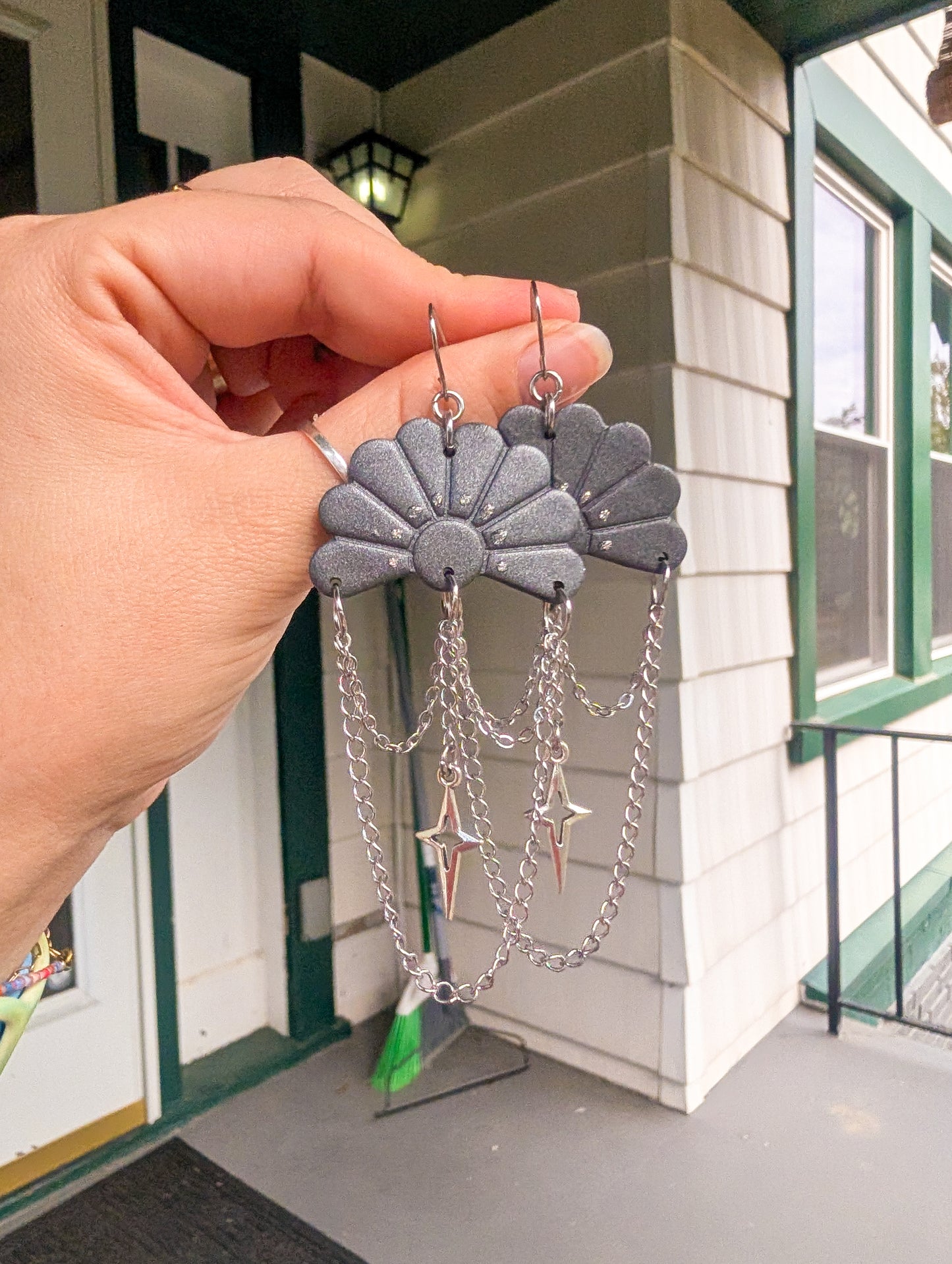Chained - Scallop Glimmer