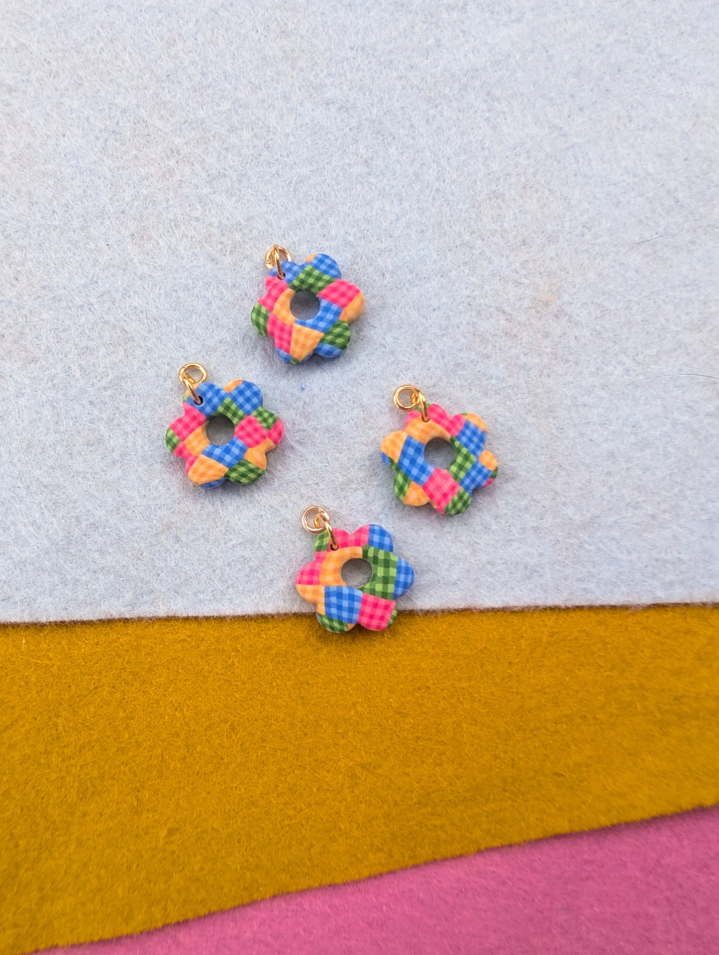 Charms - Picnic Blanket - Daisy