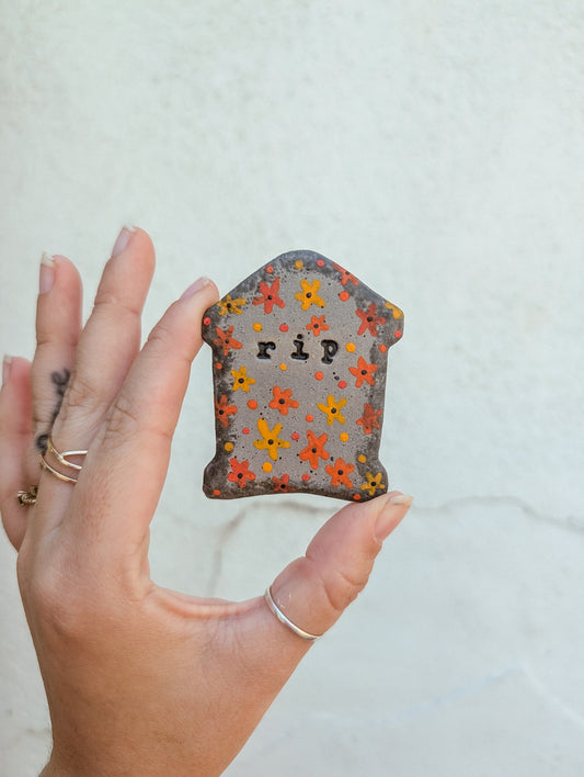 Magnet - RIP Autumn Daisies - Stoneware