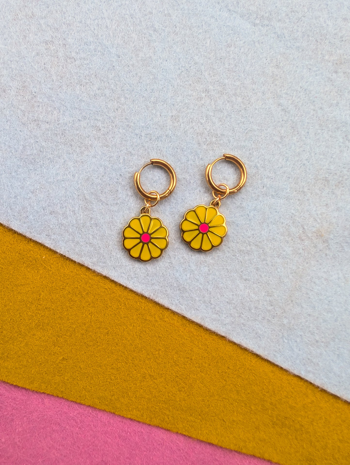 Charms - Yellow Enamel Daisies