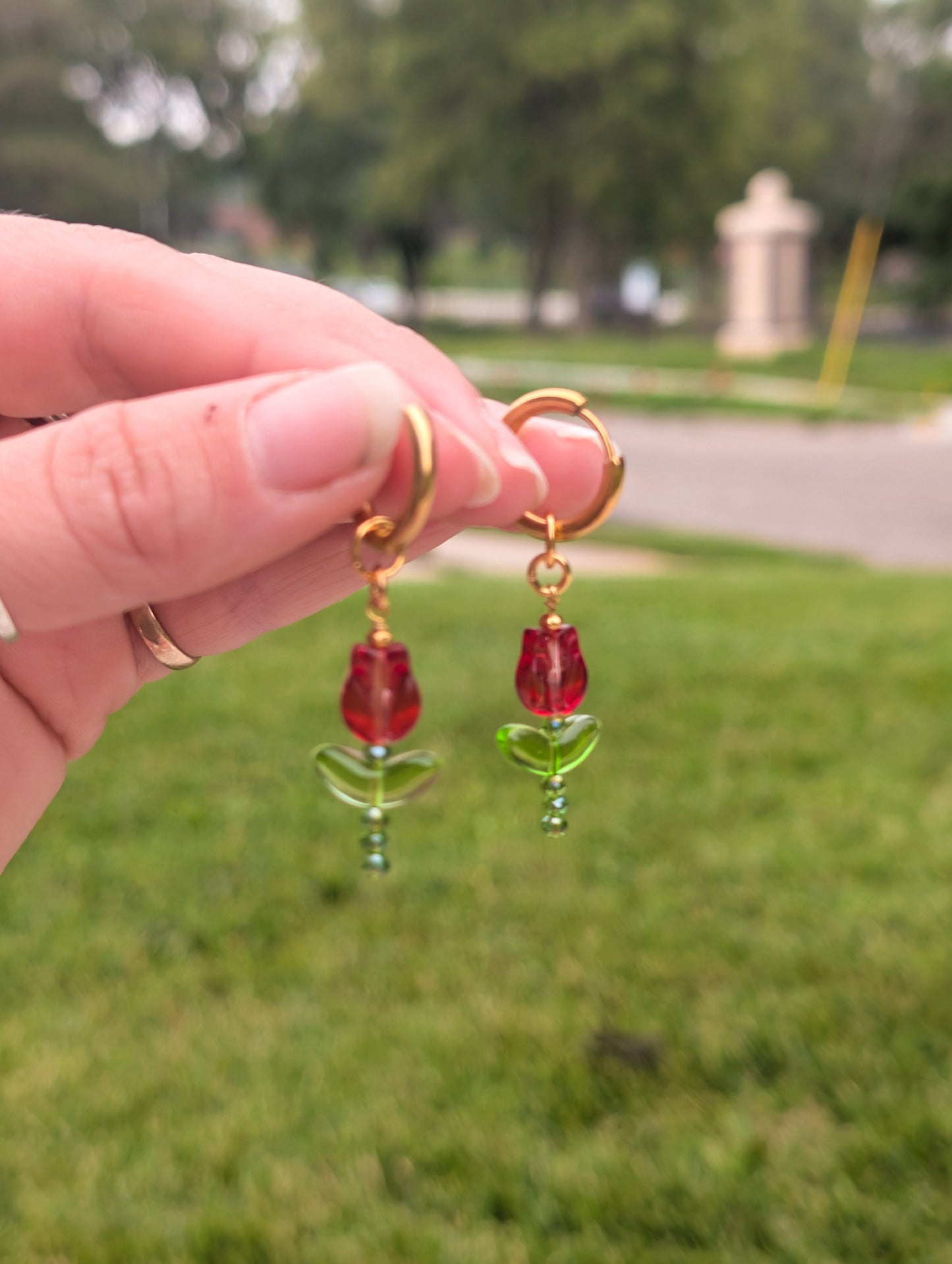 Charms - Tulips - Red