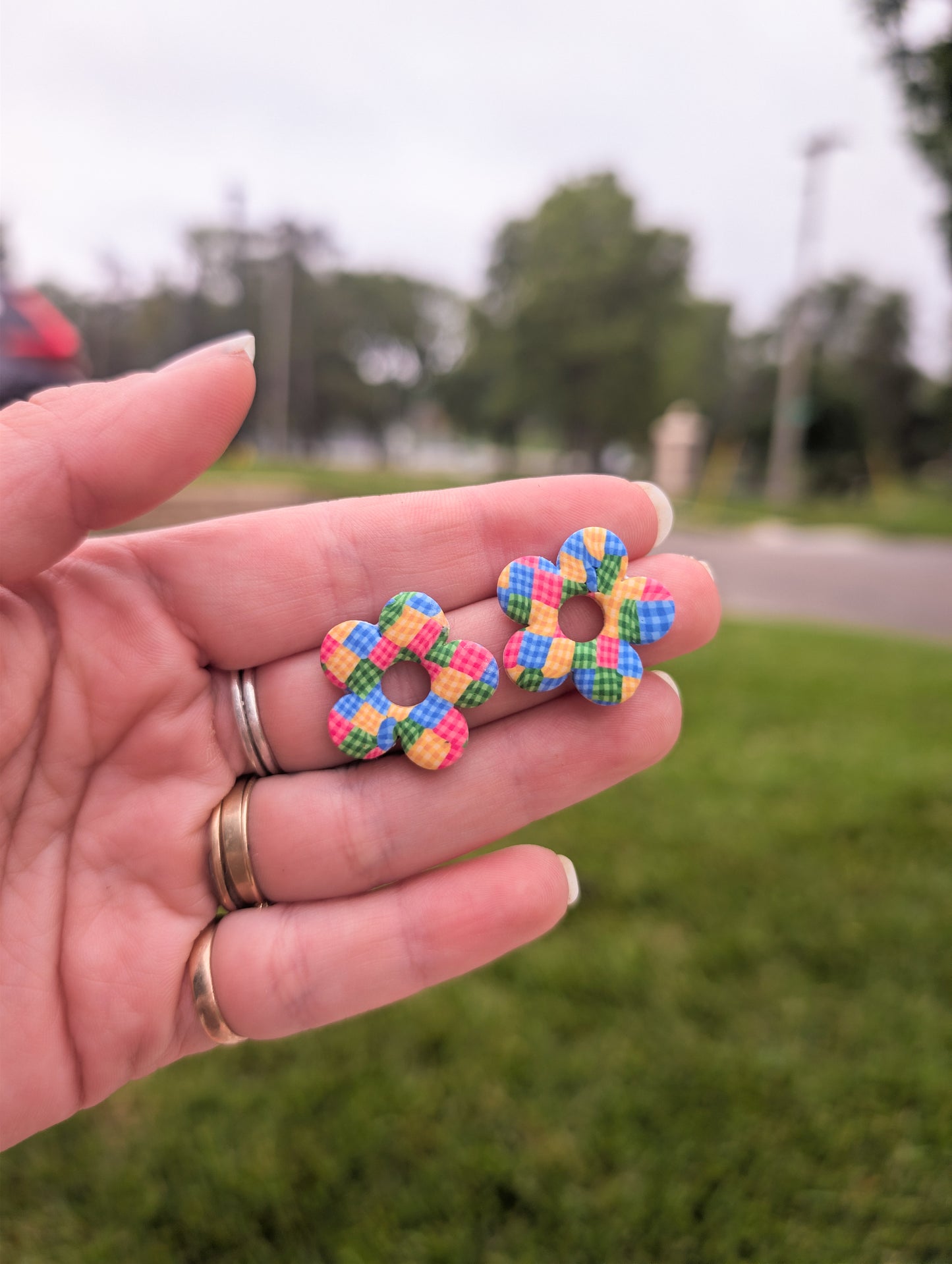 Studs - Picnic Blanket - Daisy