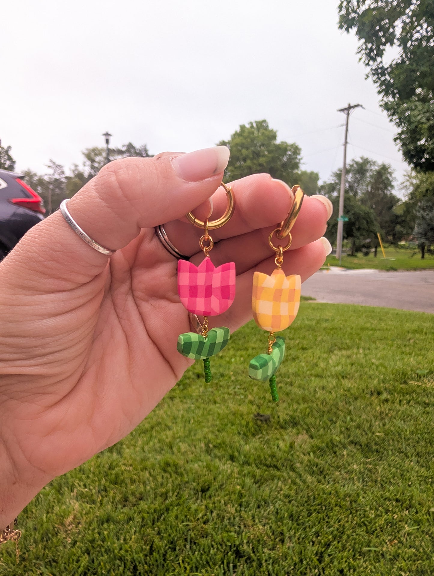 Charms - Gingham Tulips
