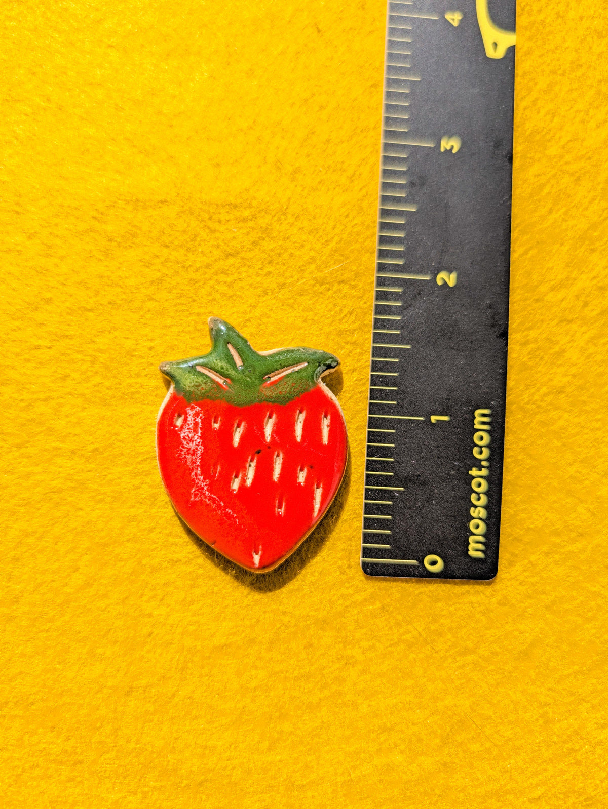 Magnet - Strawberry - Stoneware