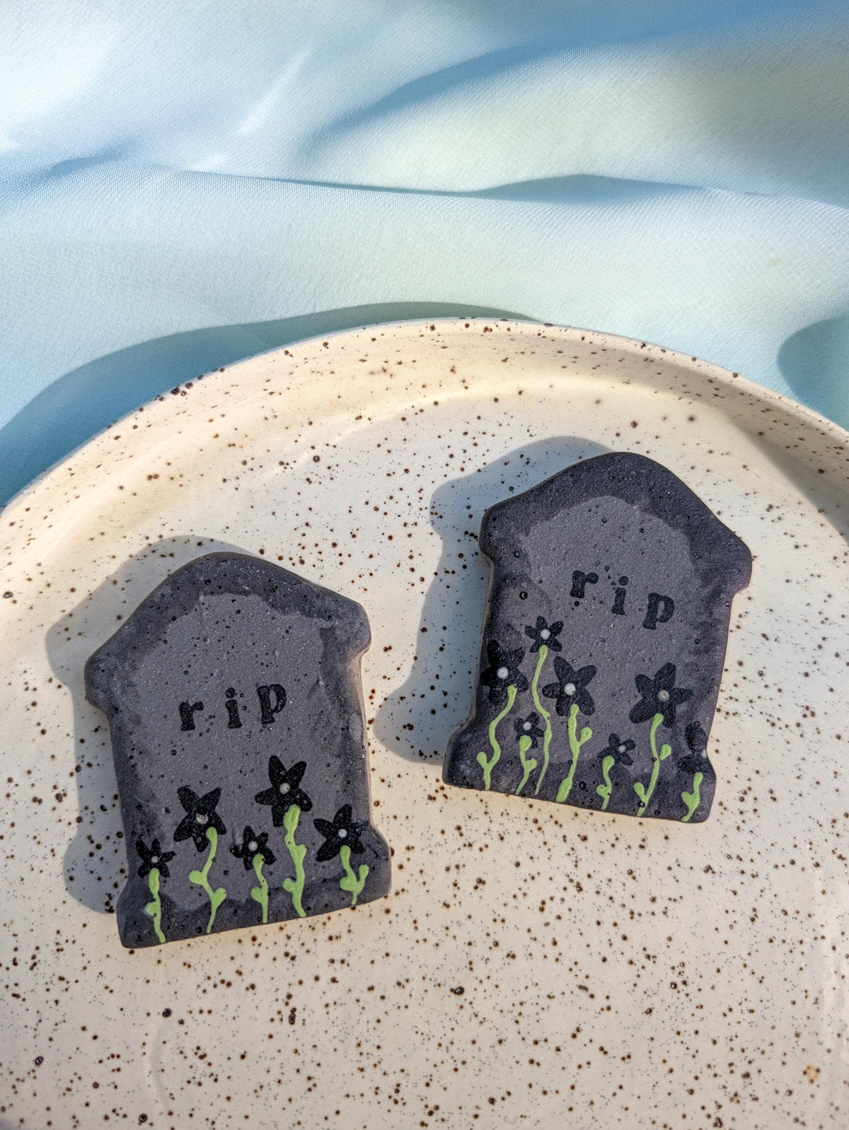 Magnet - RIP Black Flowers - Stoneware