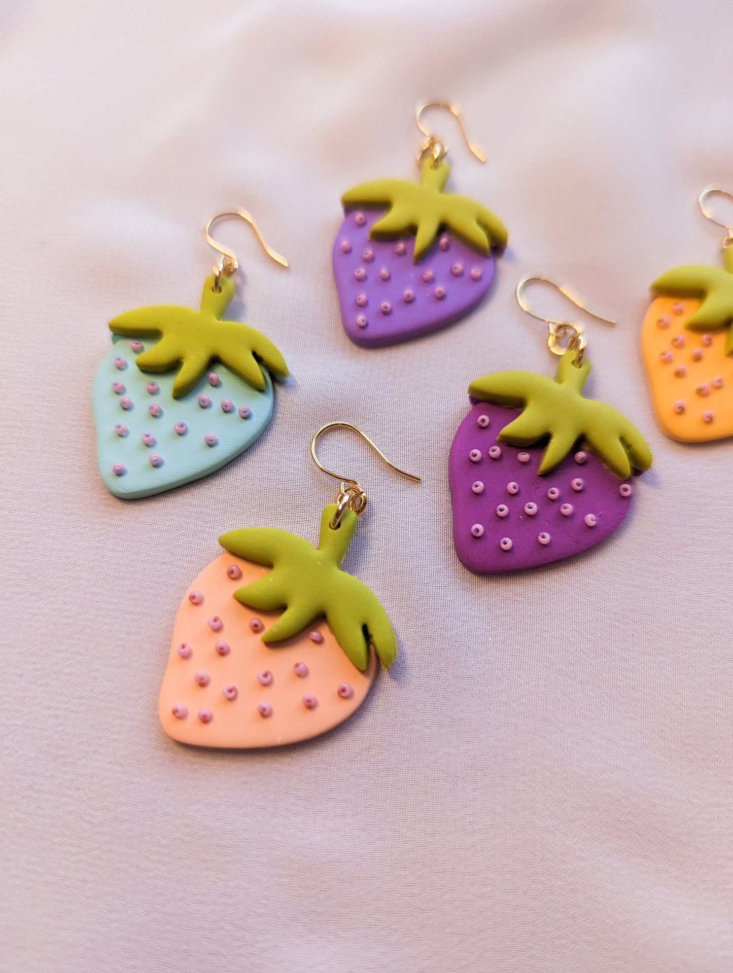 Strawberries - Pink Seeds - Choose your Clay Color