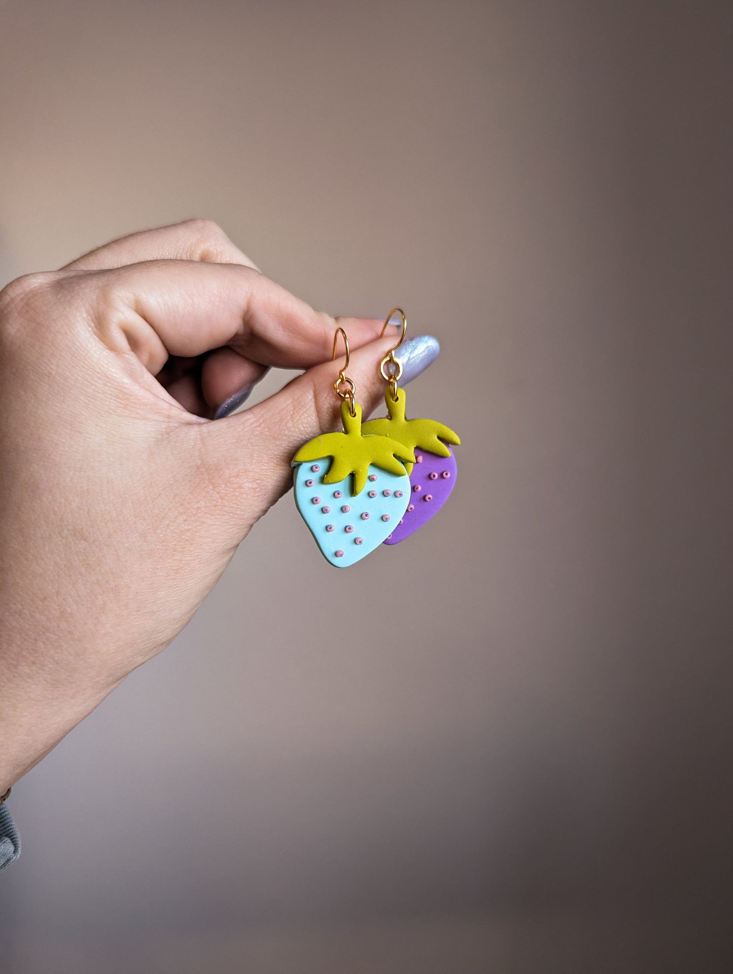 Strawberries - Pink Seeds - Choose your Clay Color